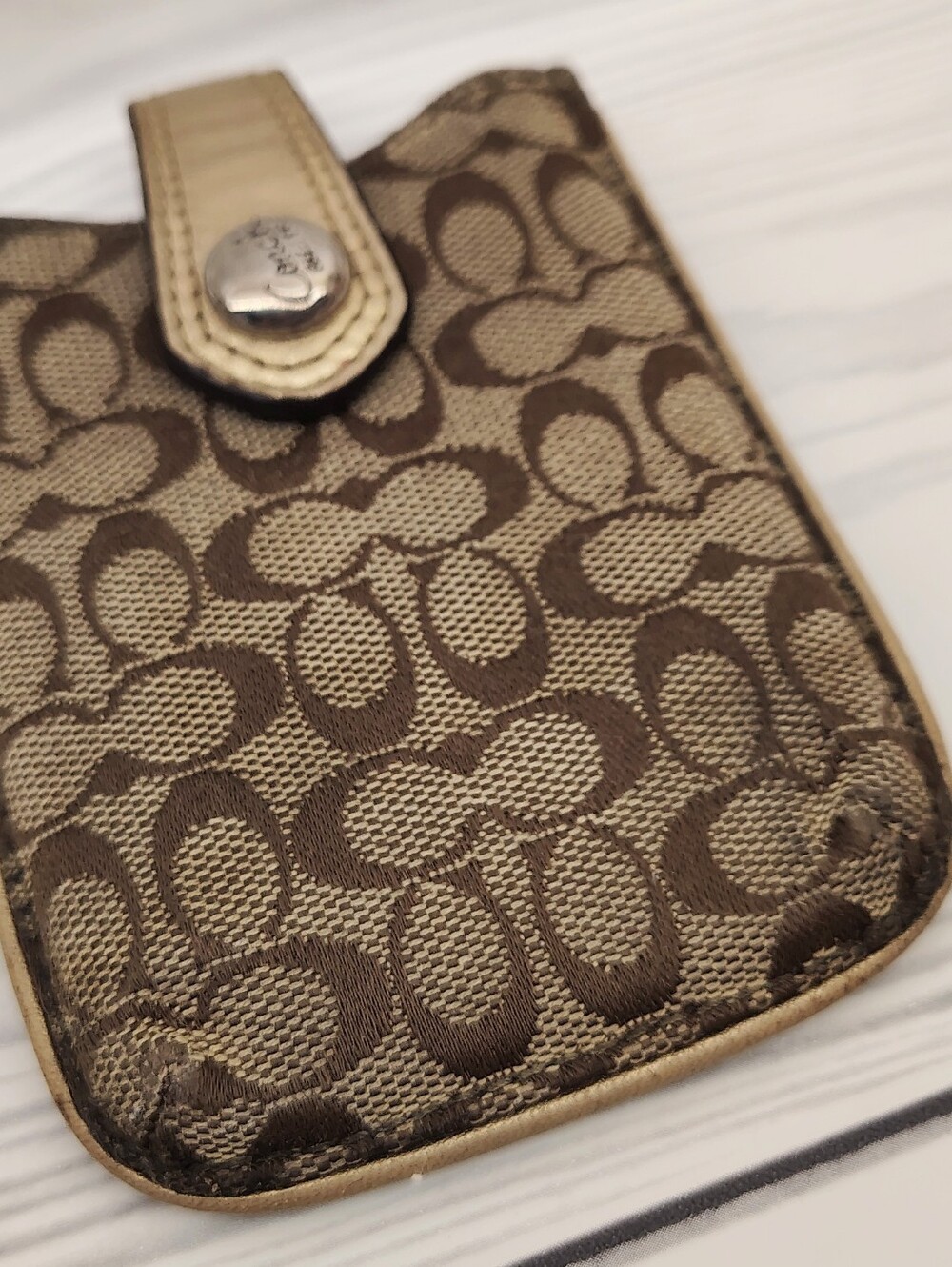 Coach Brown Signature Canvas Card Holder w/ Gold Trim - Picture 7 of 13